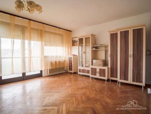 Paks, építők útja, 132 m2 (br 187 m2)-es lakás saját telekkel