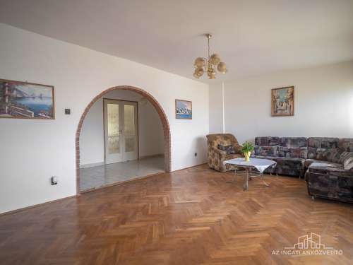 Paks, építők útja, 132 m2 (br 187 m2)-es lakás saját telekkel