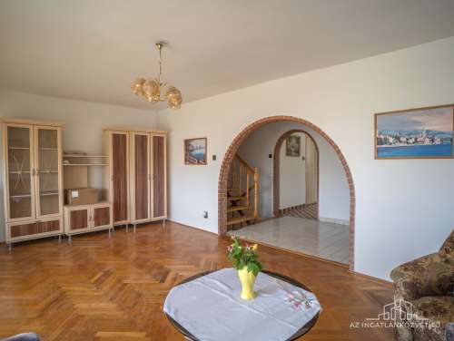 Paks, építők útja, 132 m2 (br 187 m2)-es lakás saját telekkel
