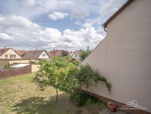Paks, építők útja, 132 m2 (br 187 m2)-es lakás saját telekkel