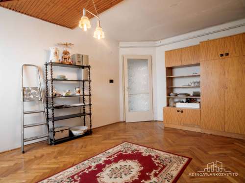 Paks, építők útja, 132 m2 (br 187 m2)-es lakás saját telekkel