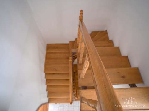 Paks, építők útja, 132 m2 (br 187 m2)-es lakás saját telekkel
