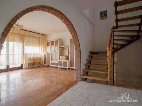 Paks, építők útja, 132 m2 (br 187 m2)-es lakás saját telekkel