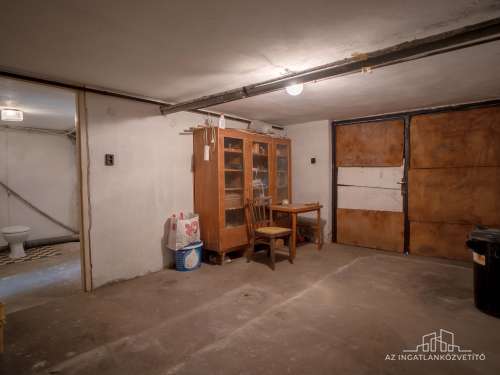 Paks, építők útja, 132 m2 (br 187 m2)-es lakás saját telekkel