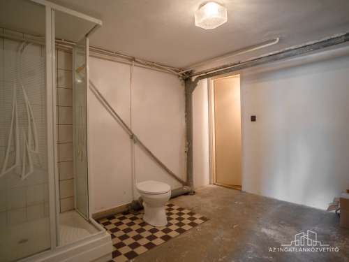 Paks, építők útja, 132 m2 (br 187 m2)-es lakás saját telekkel