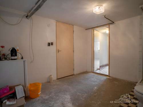 Paks, építők útja, 132 m2 (br 187 m2)-es lakás saját telekkel