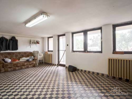 Paks, építők útja, 132 m2 (br 187 m2)-es lakás saját telekkel