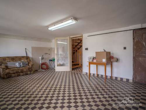 Paks, építők útja, 132 m2 (br 187 m2)-es lakás saját telekkel