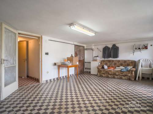 Paks, építők útja, 132 m2 (br 187 m2)-es lakás saját telekkel