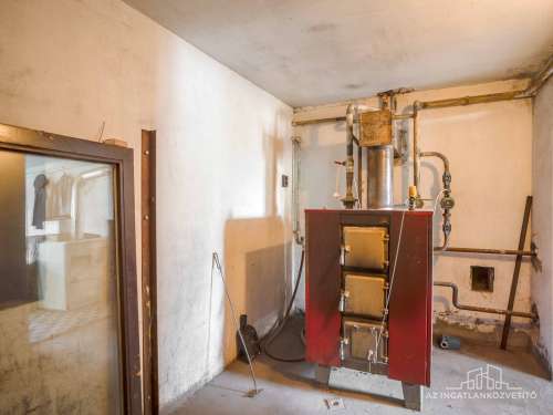 Paks, építők útja, 132 m2 (br 187 m2)-es lakás saját telekkel