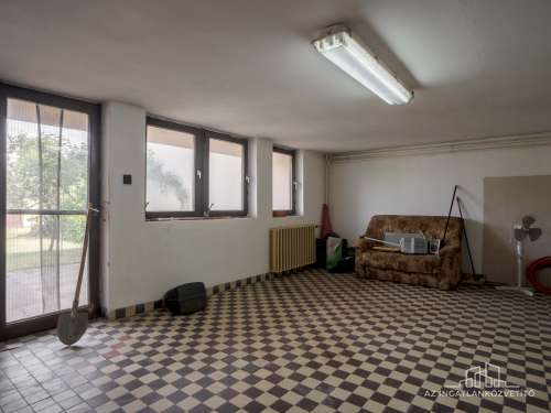 Paks, építők útja, 132 m2 (br 187 m2)-es lakás saját telekkel