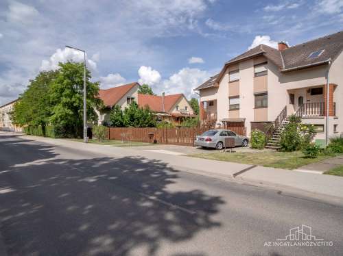 Paks, építők útja, 132 m2 (br 187 m2)-es lakás saját telekkel