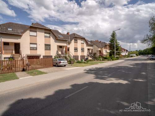 Paks, építők útja, 132 m2 (br 187 m2)-es lakás saját telekkel