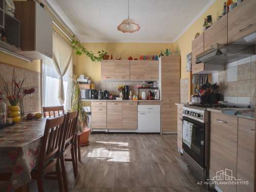 Tolna, Bartók Béla utca 3 szobás családi ház