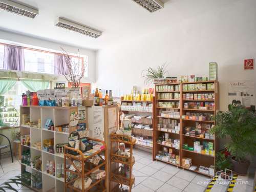 Bátaszék, Budai utca, 75 m2-es üzlet bérlővel