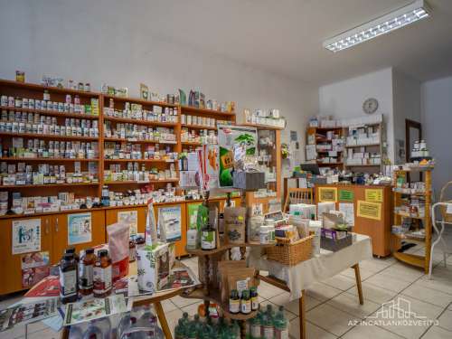 Bátaszék, Budai utca, 75 m2-es üzlet bérlővel