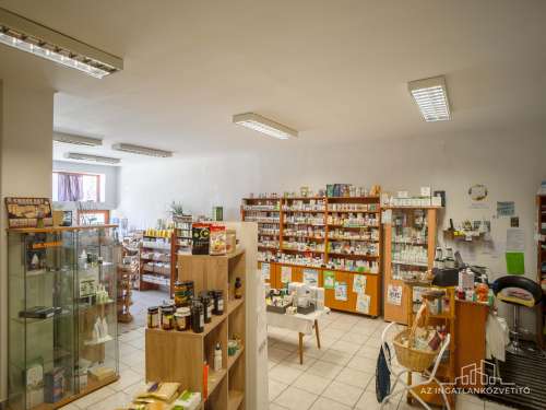 Bátaszék, Budai utca, 75 m2-es üzlet bérlővel