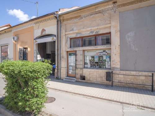 Bátaszék, Budai utca, 75 m2-es üzlet bérlővel