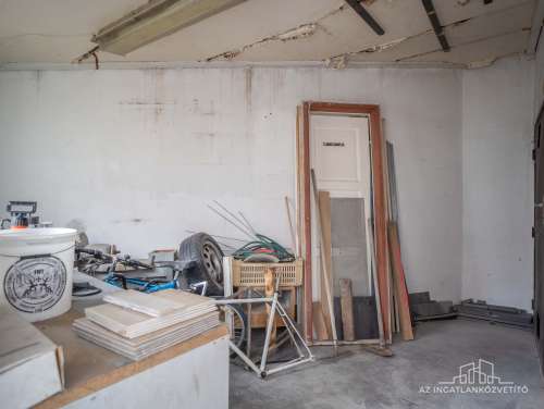 Szekszárd, Rákóczi utca 2 lakás + 1 üzlet, cserélhető családi házra