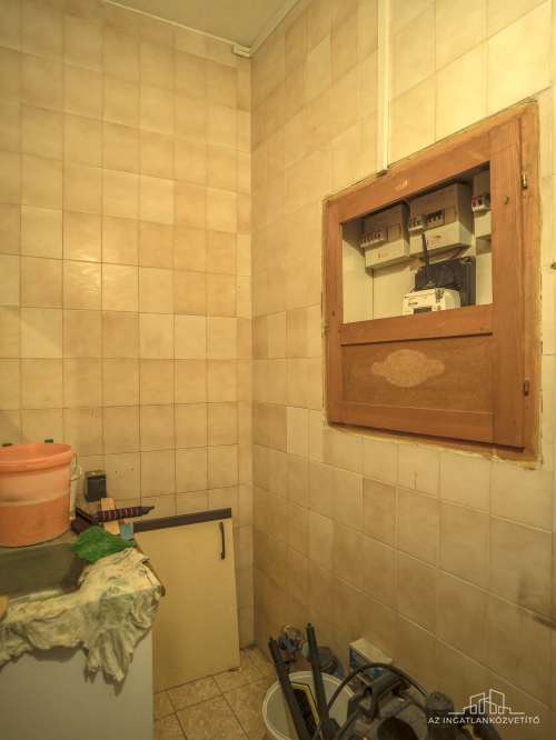 Szekszárd, Rákóczi utca 2 lakás + 1 üzlet, cserélhető családi házra