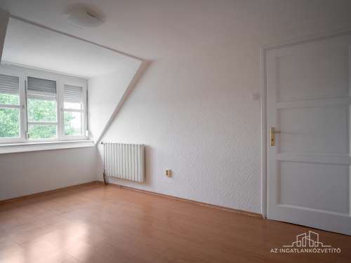 Szekszárd, Rákóczi utca 2 lakás + 1 üzlet, cserélhető családi házra