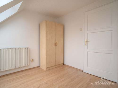Szekszárd, Rákóczi utca 2 lakás + 1 üzlet, cserélhető családi házra