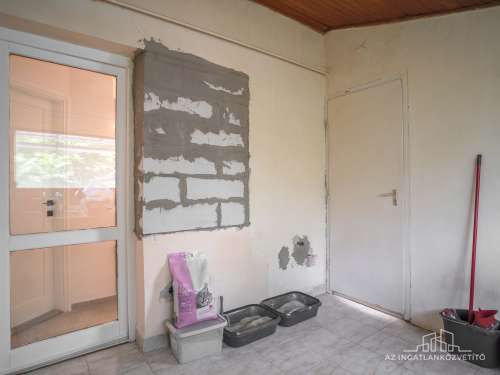 Szekszárd, Rákóczi utca 2 lakás + 1 üzlet, cserélhető családi házra