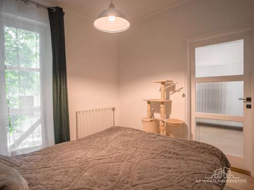 Szekszárd, Rákóczi utca 2 lakás + 1 üzlet, cserélhető családi házra