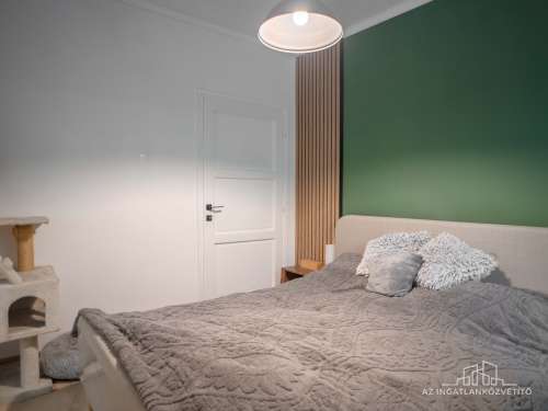 Szekszárd, Rákóczi utca 2 lakás + 1 üzlet, cserélhető családi házra