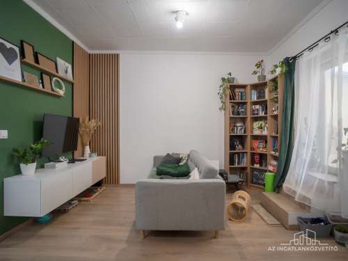 Szekszárd, Rákóczi utca 2 lakás + 1 üzlet, cserélhető családi házra