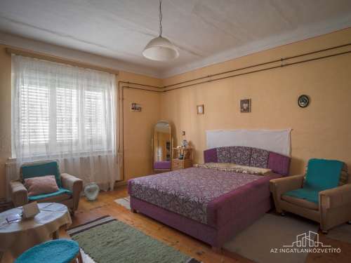 Decs, Öreg utca 3 szobás verandás parasztház