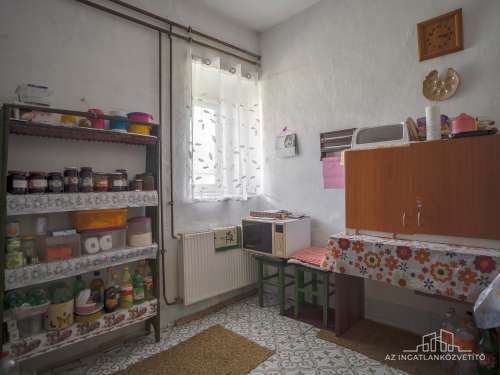 Decs, Öreg utca 3 szobás verandás parasztház