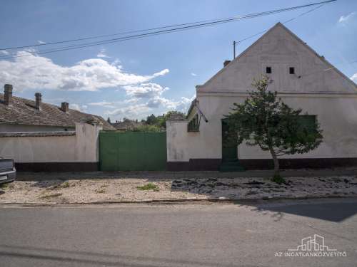 Decs, Öreg utca 3 szobás verandás parasztház