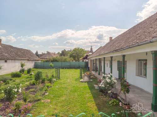 Decs, Öreg utca 3 szobás verandás parasztház