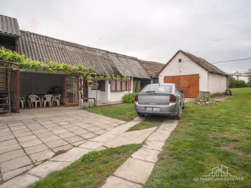 Györe, Petőfi utca, vidéki életérzés 2317 m2-en