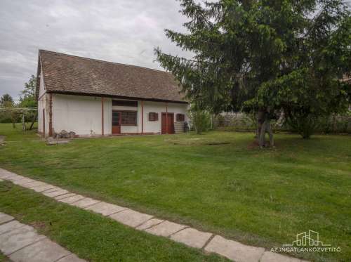 Györe, Petőfi utca, vidéki életérzés 2317 m2-en