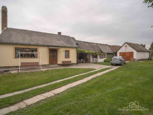 Györe, Petőfi utca, vidéki életérzés 2317 m2-en