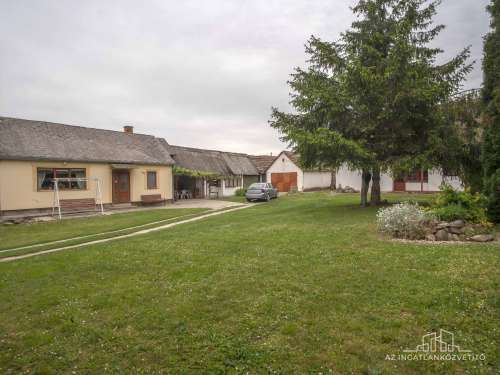 Györe, Petőfi utca, vidéki életérzés 2317 m2-en