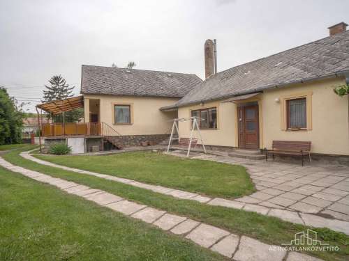 Györe, Petőfi utca, vidéki életérzés 2317 m2-en