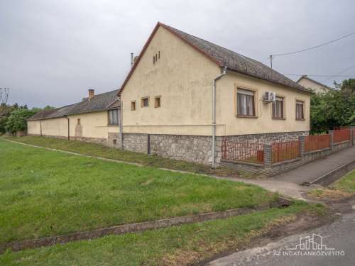 Györe, Petőfi utca, vidéki életérzés 2317 m2-en