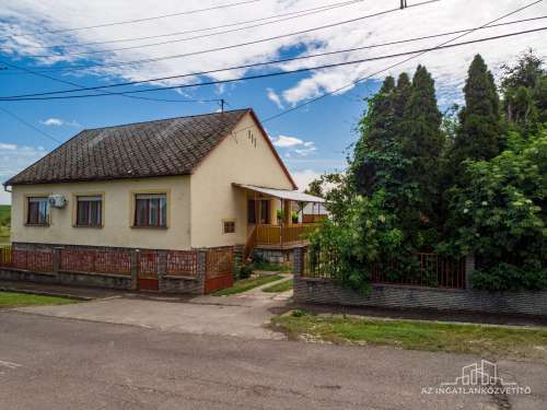 Györe, Petőfi utca, vidéki életérzés 2317 m2-en