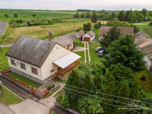 Györe, Petőfi utca, vidéki életérzés 2317 m2-en