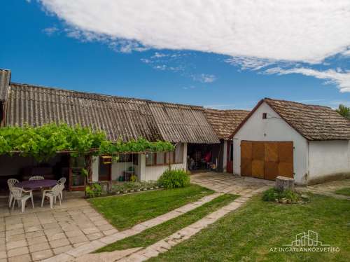 Györe, Petőfi utca, vidéki életérzés 2317 m2-en