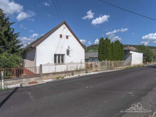 Cserélhető! Alsónána, Dózsa György utca, 114 m2 családi ház 3110 m2-es telken