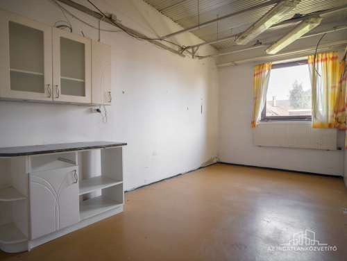 Tolna, Festetich utca, 665 m2 telken raktár és üzem (576 m2)