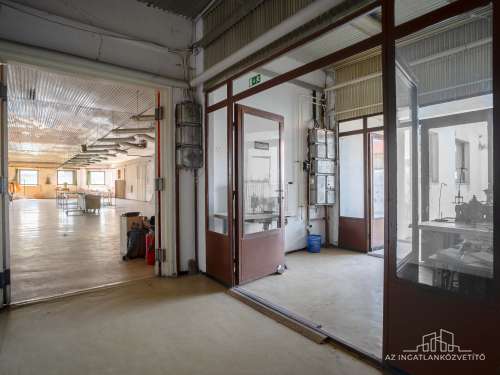 Tolna, Festetich utca, 665 m2 telken raktár és üzem (576 m2)