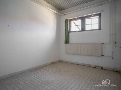 Tolna, Festetich utca, 665 m2 telken raktár és üzem (576 m2)