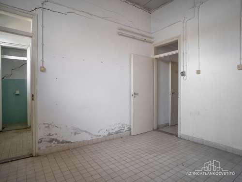 Tolna, Festetich utca, 665 m2 telken raktár és üzem (576 m2)