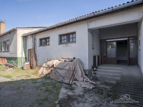 Tolna, Festetich utca, 665 m2 telken raktár és üzem (576 m2)