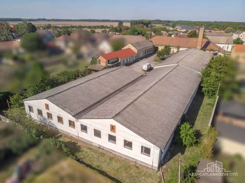Tolna, Festetich utca, 665 m2 telken raktár és üzem (576 m2)